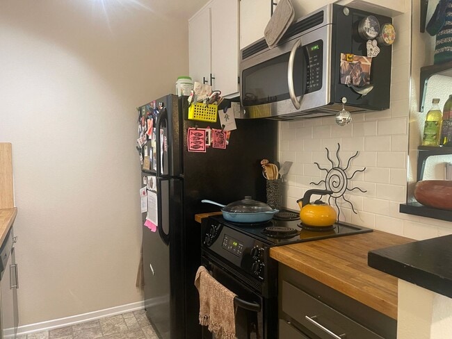 Building Photo - Charming 1 Bedroom, 1 Bathroom Condo