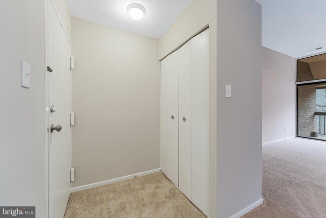 Foto del edificio - 1666 Parkcrest Cir