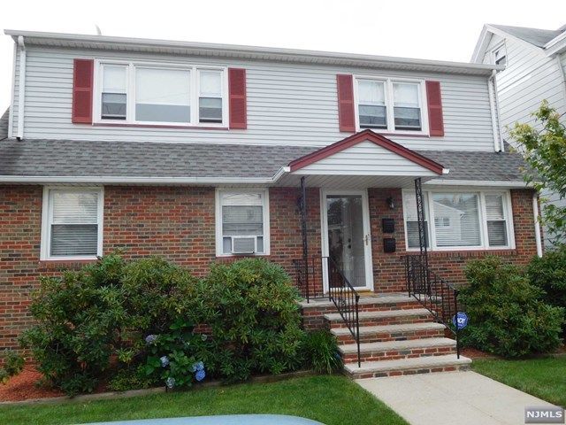 Primary Photo - 323 8th St