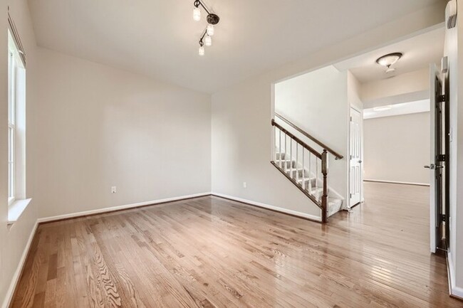 Foto del edificio - 9561 Chaton Rd, Laurel, MD, 20723