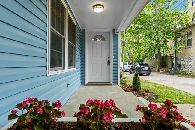 Building Photo - 317 Ross Ave