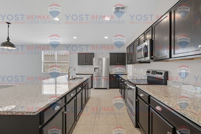 Foto del edificio - Bright Open Floor Plan with Low-Maintenanc...