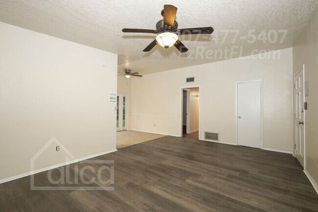Foto del edificio - 6024 Oakcrest Cir