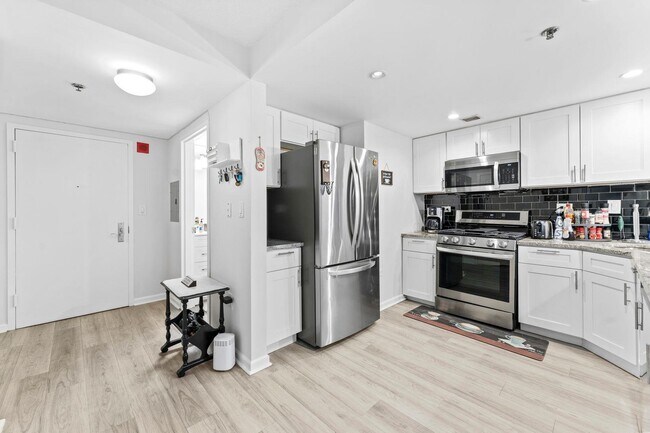 Building Photo - 759 2nd St