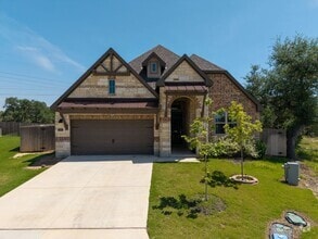 Building Photo - 1747 Dunvegan Pk