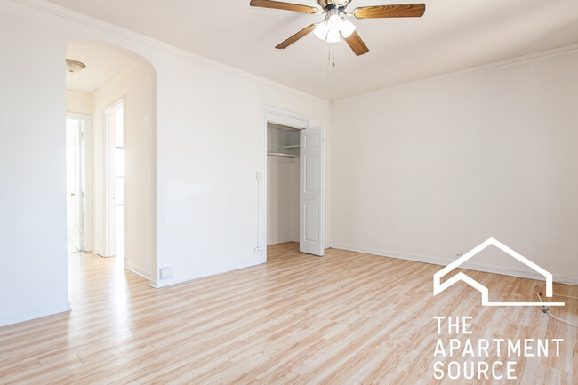 Building Photo - 515 W Briar Pl