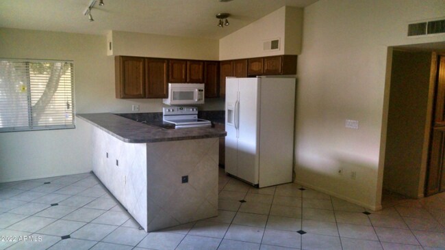Building Photo - 904 W Malibu Dr