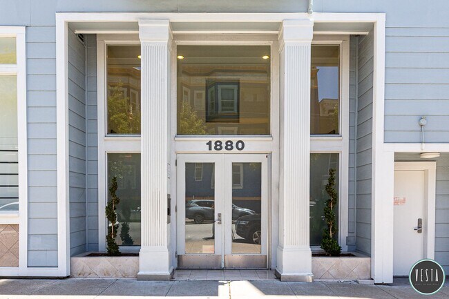 Foto del edificio - TRANQUIL 2BD/2BA CONDO WITH COURTYARD VIEW...