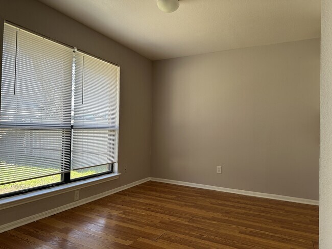 Foto del edificio - 409 Suzie St