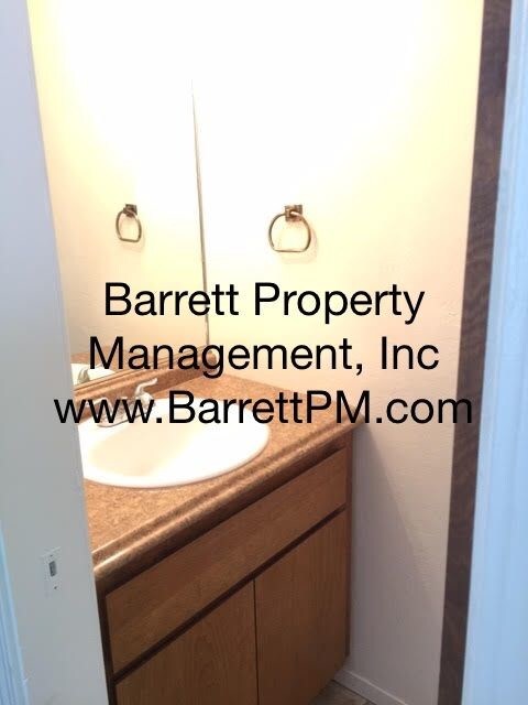 Building Photo - Desirable Downtown Grass Valley Apartment