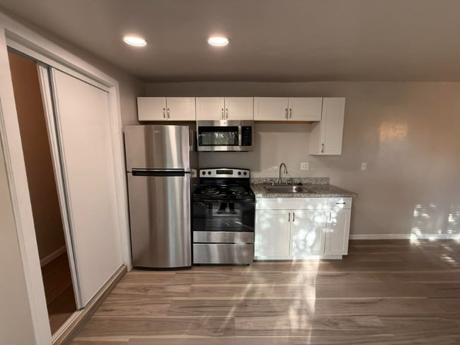 Building Photo - 3731 E Garden St