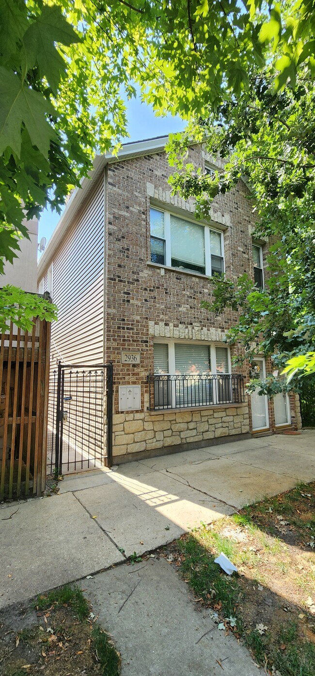 Building Photo - 2936 N Hoyne Ave