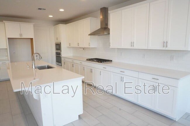 Foto del edificio - 40562 W Michaels Dr