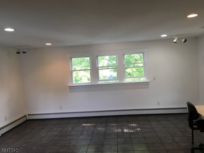 Building Photo - 62 Bonnell St