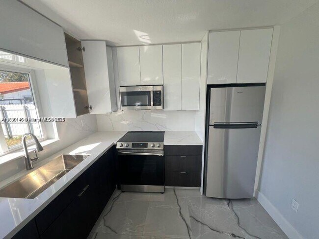 Building Photo - 3300 SW 127th Ct