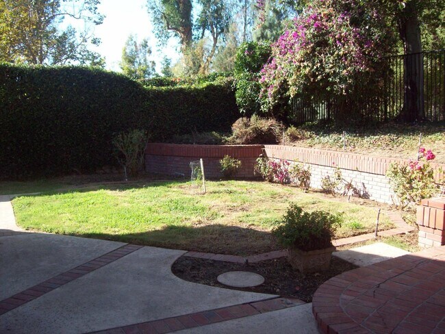 Building Photo - 24 Recodo