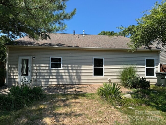 Building Photo - 5075 Meanna Drive