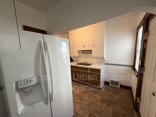 Foto del edificio - 7204 Lawn Ave