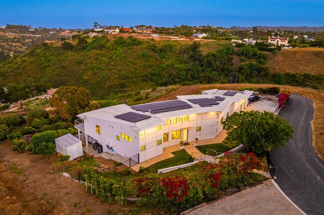 Foto del edificio - 28405 Via Acero St