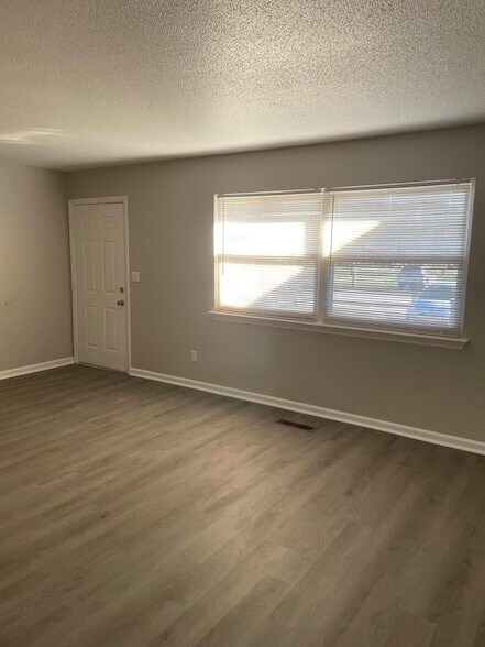 Foto del edificio - 4759 Tessie Ln