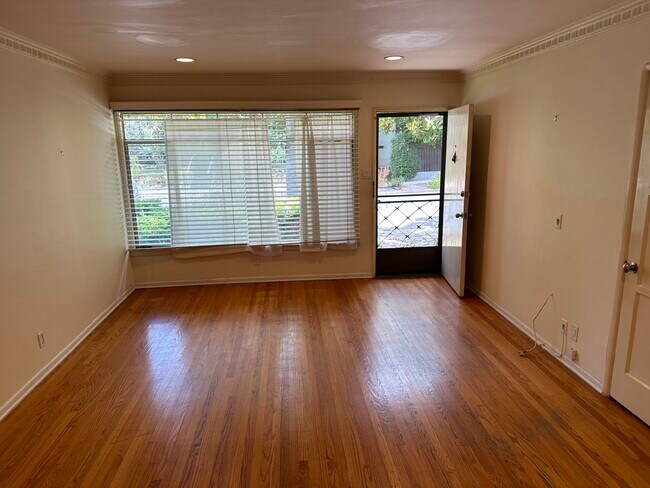 Foto del edificio - 2365 Kerwood Ave