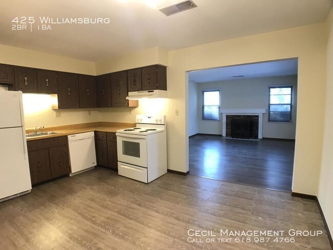 Building Photo - 425 Williamsburg Dr