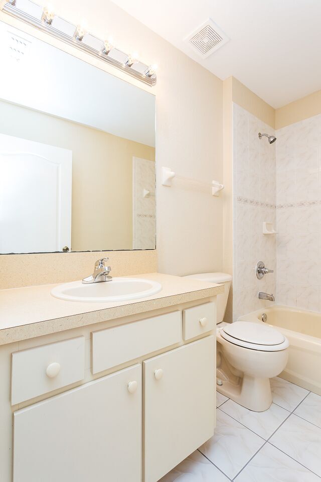 Building Photo - 724 Leopard Ct