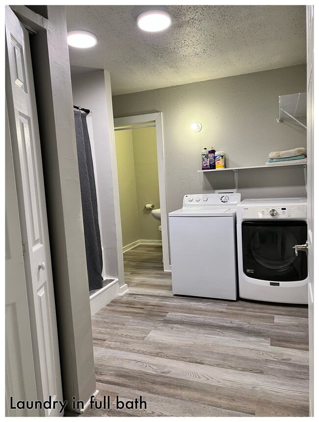 Building Photo - 1001 Main St