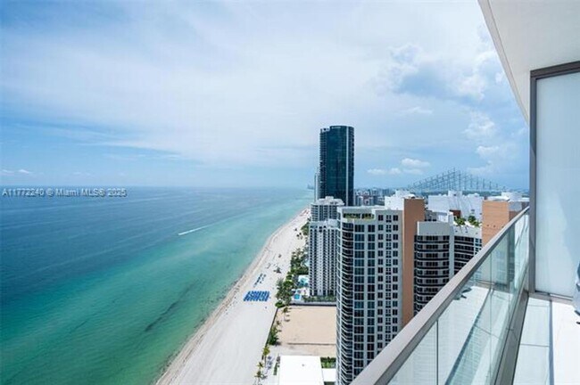 Foto del edificio - 18975 Collins Ave
