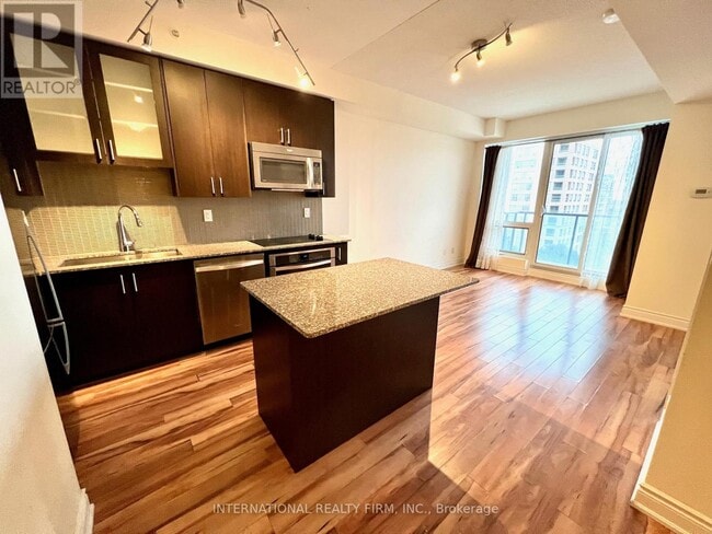 Photo du bâtiment - 9090-9090 Yonge St