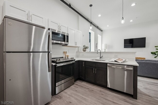 Building Photo - 70 Roseville Ave