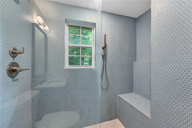 Building Photo - 1204 W Carter St