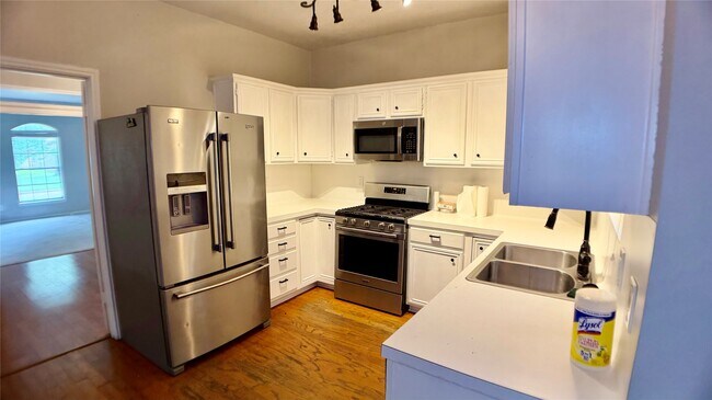 Building Photo - 17743 Seven Pines Dr
