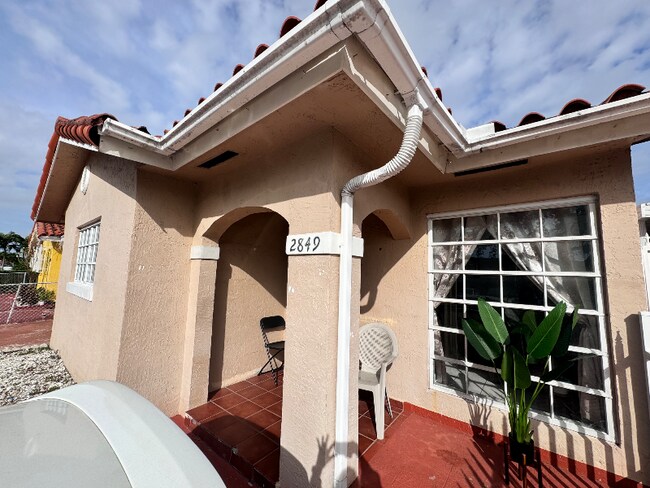 Foto del edificio - 2849 W 71st St