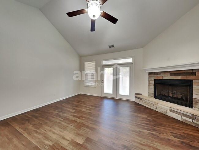 Building Photo - 125 Bur Oak Dr