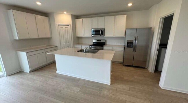 Building Photo - 6204 BOTTICELLA Blvd