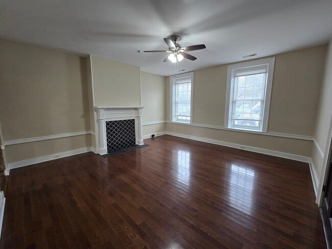 Building Photo - 201 E Bank St