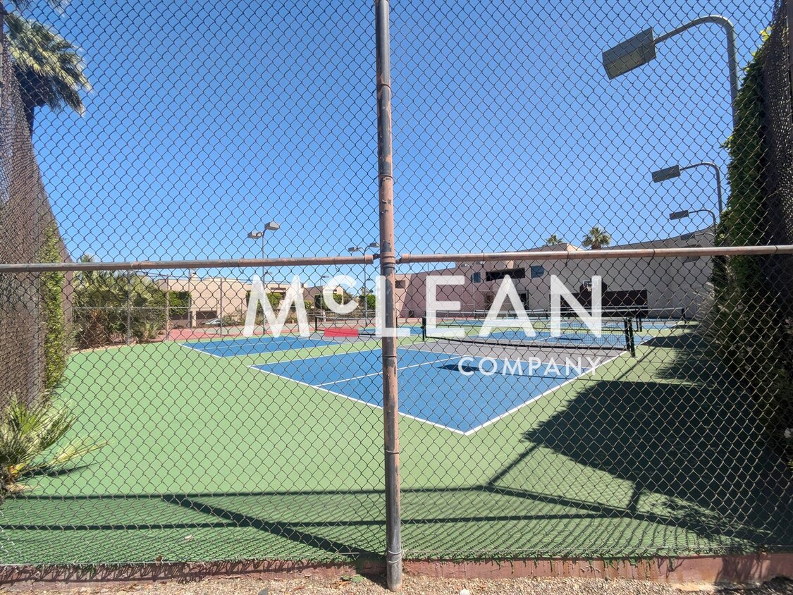 Foto del edificio - The Village Racquet Club - 2 Bedroom, 2 Ba...