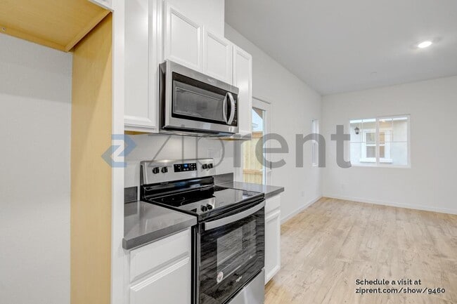 Building Photo - 5208 Cumberland Dr