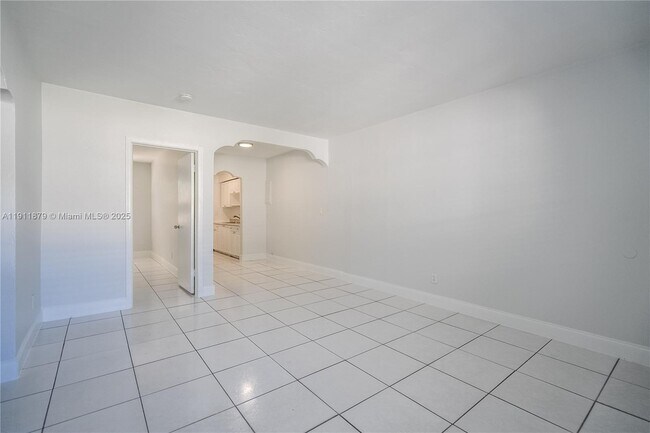 Foto del edificio - 7821 Carlyle Ave