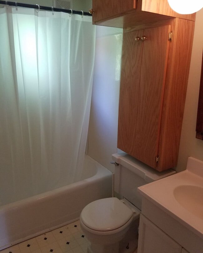 Building Photo - 1013 Dewey Ave NE