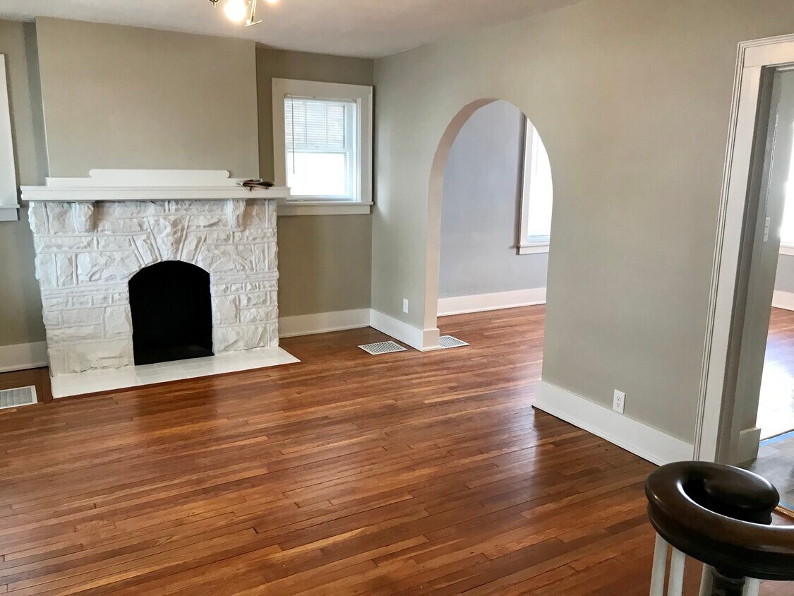 Updated, Cozy & Bright - 1417 Bellaire Place