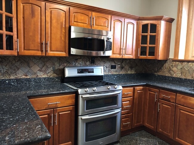 Building Photo - 2422 W Fullerton Ave