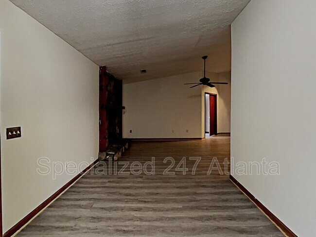 Building Photo - 5771 Glenn Hollow Ln