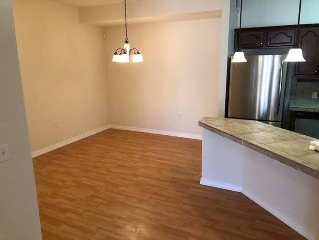 Building Photo - 2 bed 2 Bath Condo with Community Pool!
