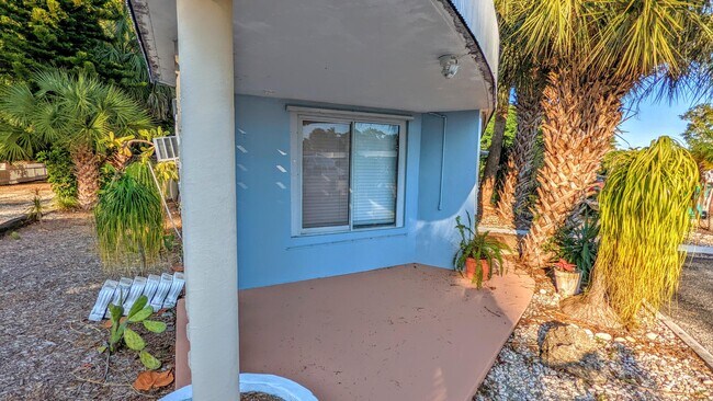 Building Photo - 3813 N Old Dixie Highway A Boynton Beach F...