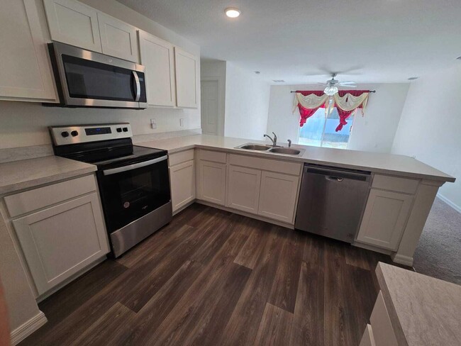 Building Photo - 4336 SW Yamada Dr