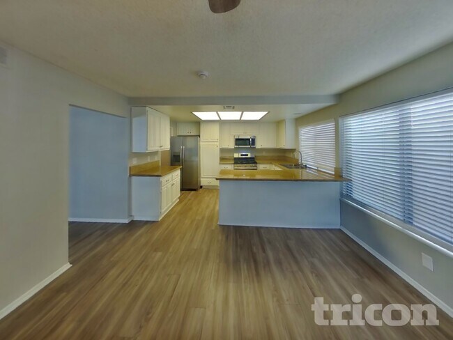 Building Photo - 5262 Willowhaven Ave