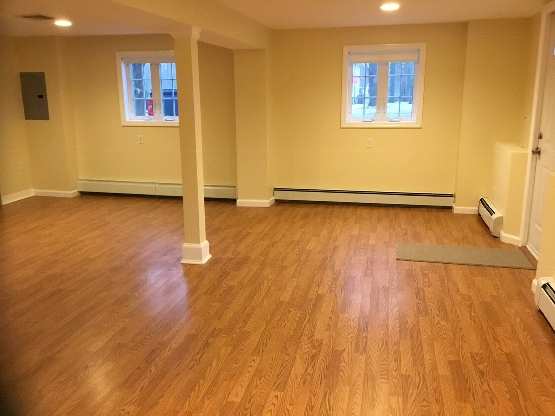 Primary Photo - 6 Helen Pl