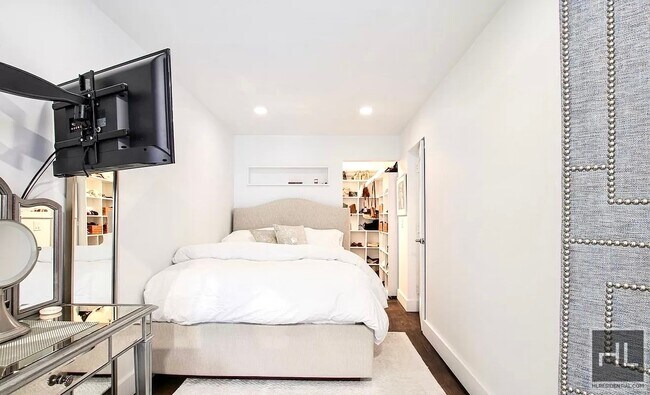 Building Photo - Bright Flex 2BR/2 BA Duplex in Kips Bay - ...